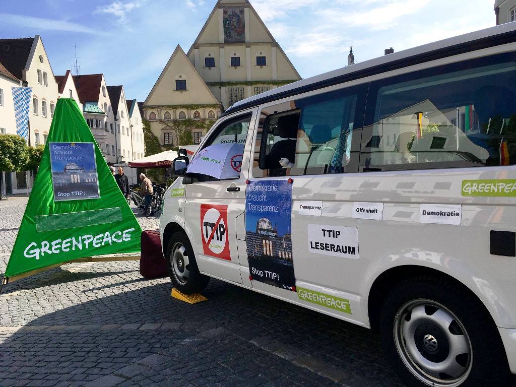 Leseraum, TTIP_VW_Bus, Greenpeace Weiden,