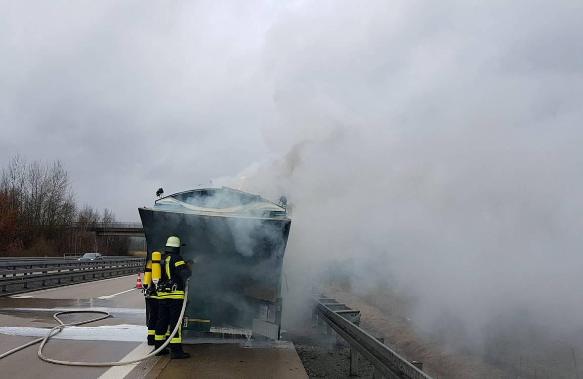 Lkw Brand Feuer A 93 Unfall Bild Feuerwehr Oberwildenau