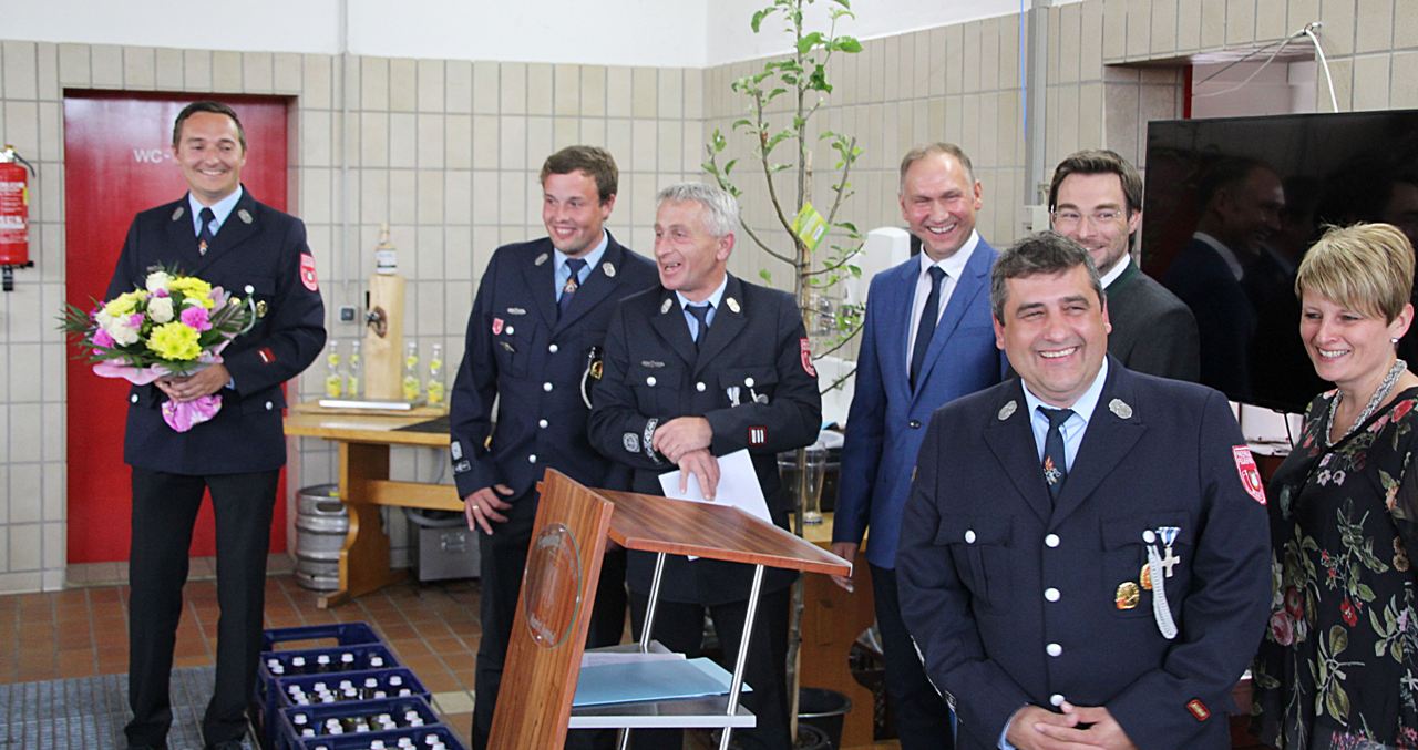 Mantel Feuerwehr Siegfried Janner 20 Jahre Kommandat Dienstältester Kommandant im Landkreis NeustadtWN (6)
