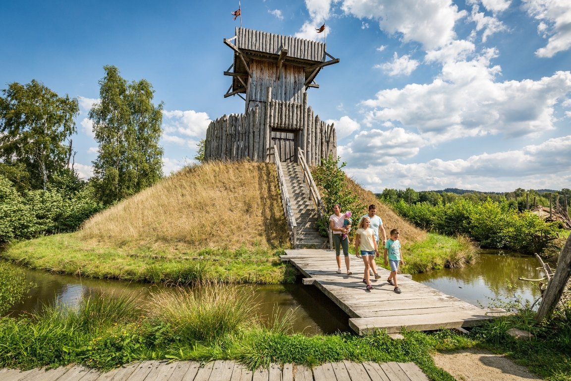 Mittelalter live lockt viele Touristen in den Geschichtspark Bärnau-Tachov_Foto Tourismuszentrum Oberpfälzer Wald-Thomas Kujat