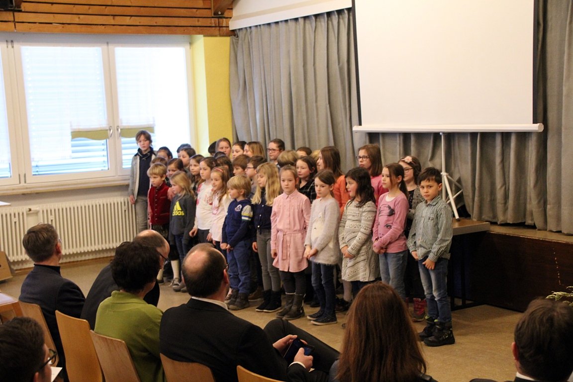 Offene Ganztagsschule Einweihung Speinshart Musikstück der Schulkinder