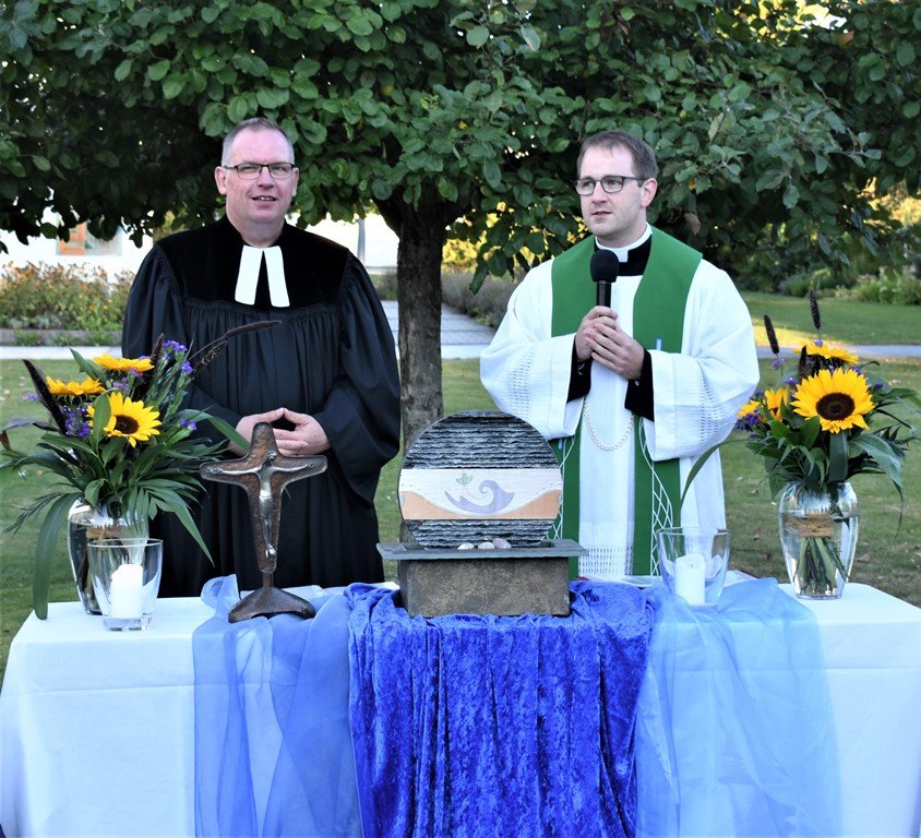 Pfarrer Thomas Berthold und Daniel Fenk beim Ökumenischen Schöpfungstag. Bild: Renate Gradl