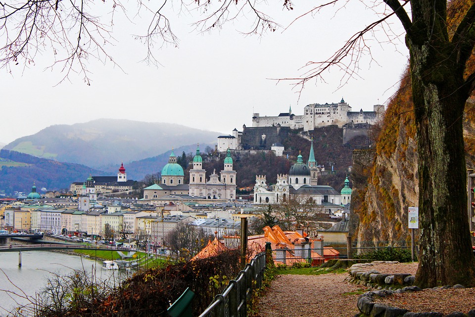 Österreich, Salzburg, Landschaft, Stadt