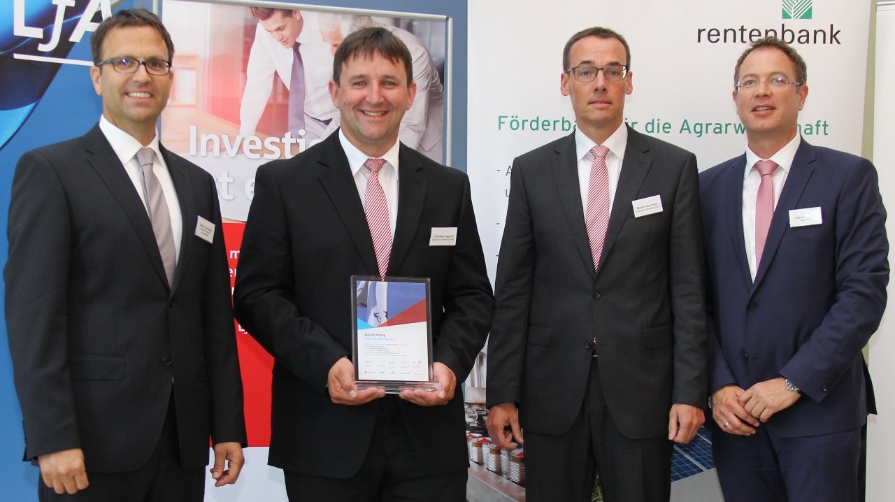 Preisträger Christian Leypold bester Fördermittelberater 2017 Auszeichnung in Kategorie LRUmwelt & Energie Bild Sparkasse Oberpfalz Nord