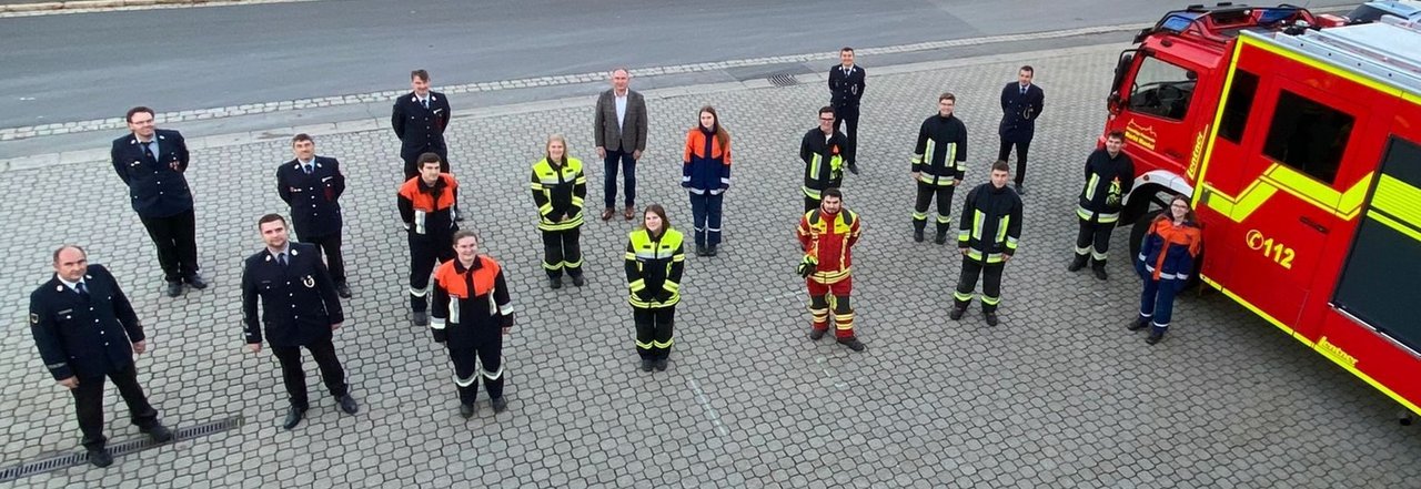 Es haben elf Teilnehmer ihren längsten Lehrgang in einer Feuerwehrkarriere abgeschlossen. Bild: Jürgen Masching 