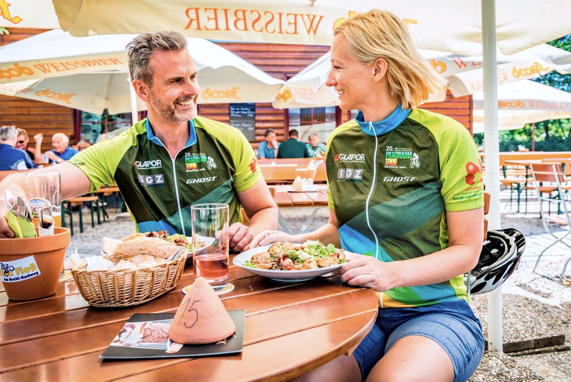 Radler Fahrradfahrer Symbolbild Tourismus Oberpfälzer Wald Restaurant Biergarten