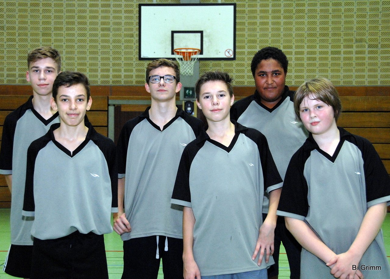 So sehen Sieger aus: Die Basketballer der Lobkowitz Realschule siegten deutlich und dürfen sich im Bezirksfinale beweisen.