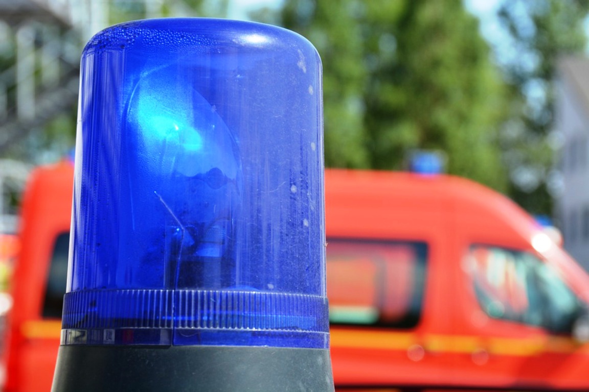 Rettungswagen-Symbolbild-Unfall-Polizei