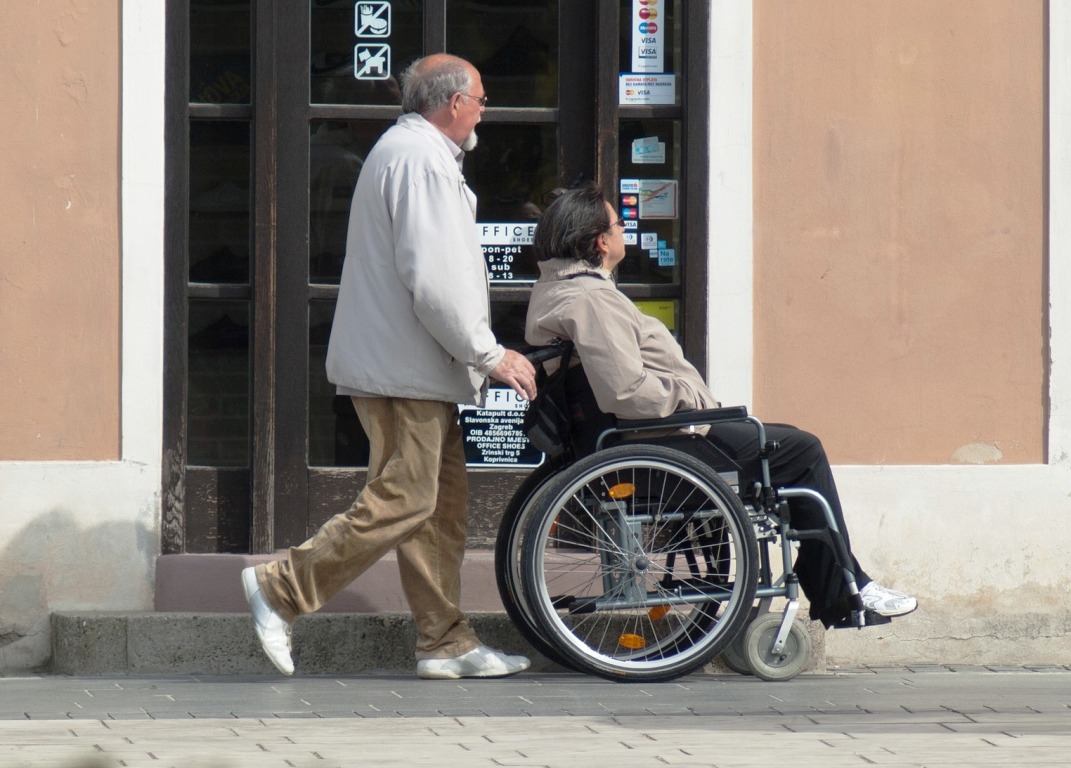 Rollstuhl, Rentner, Pflege, kümmern