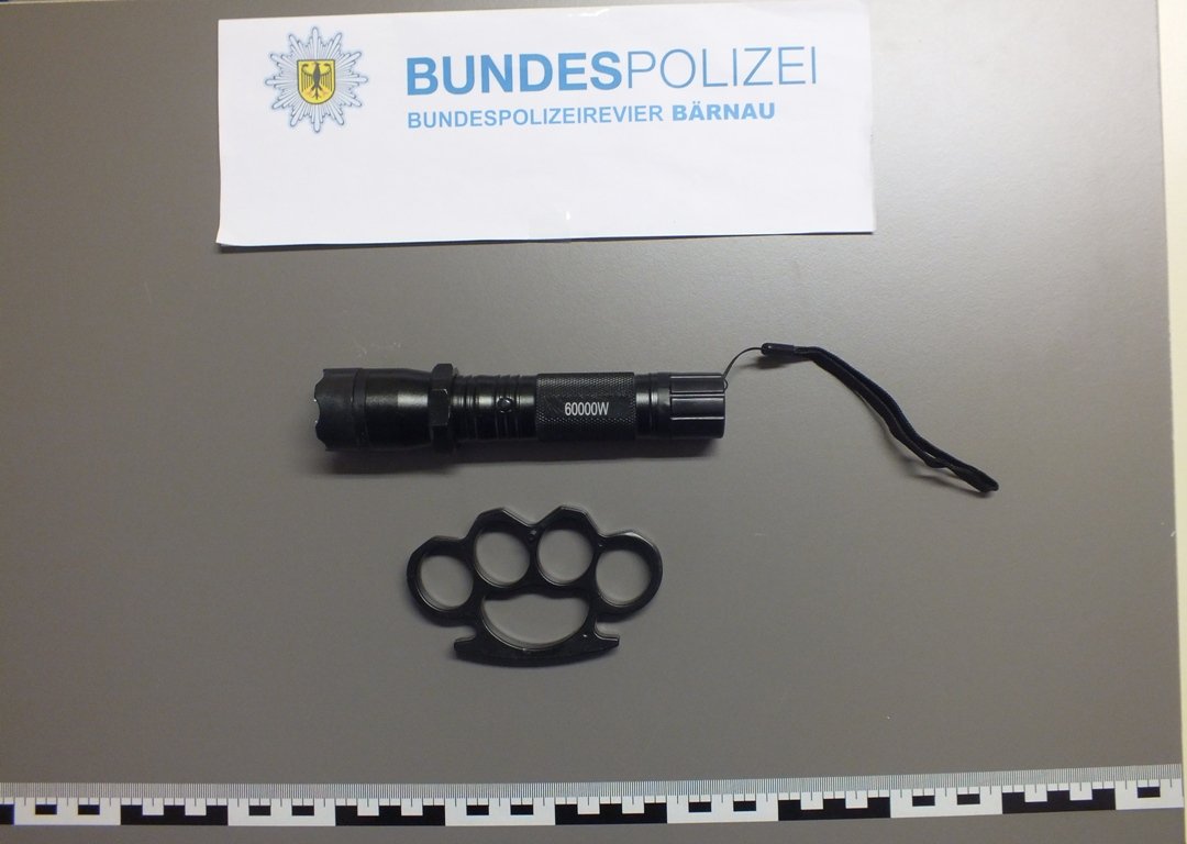 Schmuggel Messer Bundespolizei Waidhaus Waldsassen2