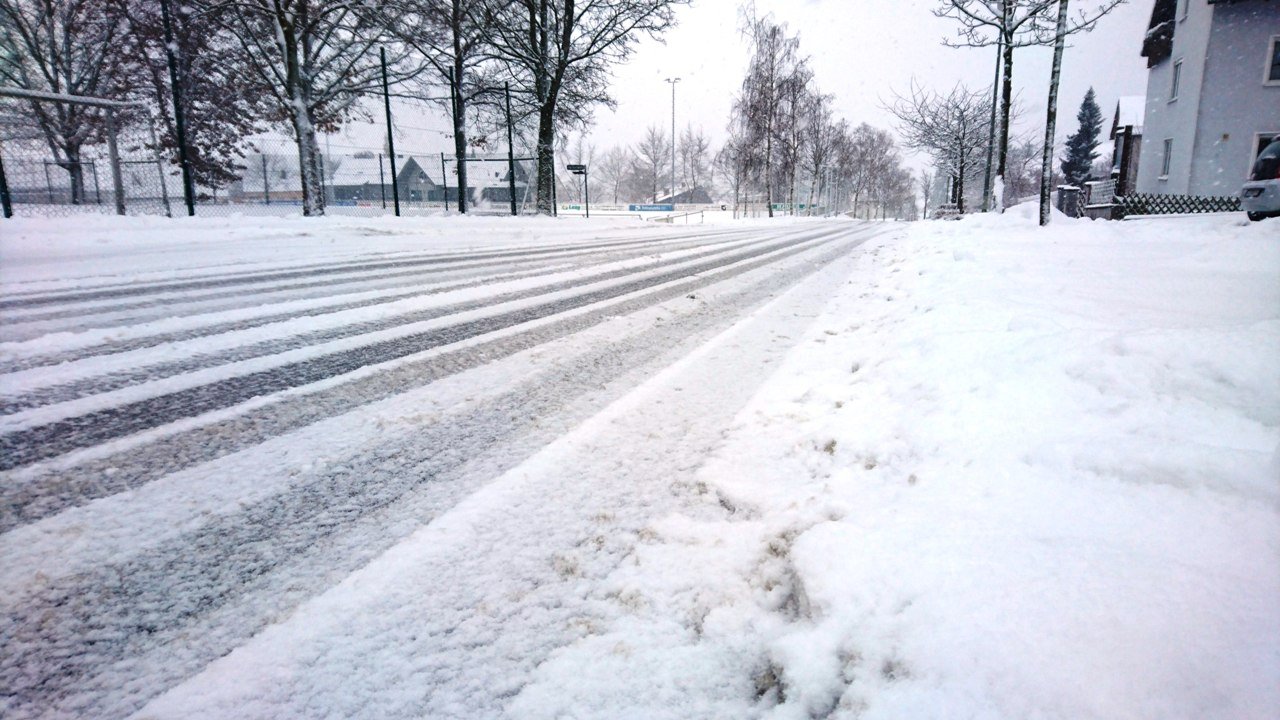 Schnee Parkstein Sportplatz Nix-wie-weg