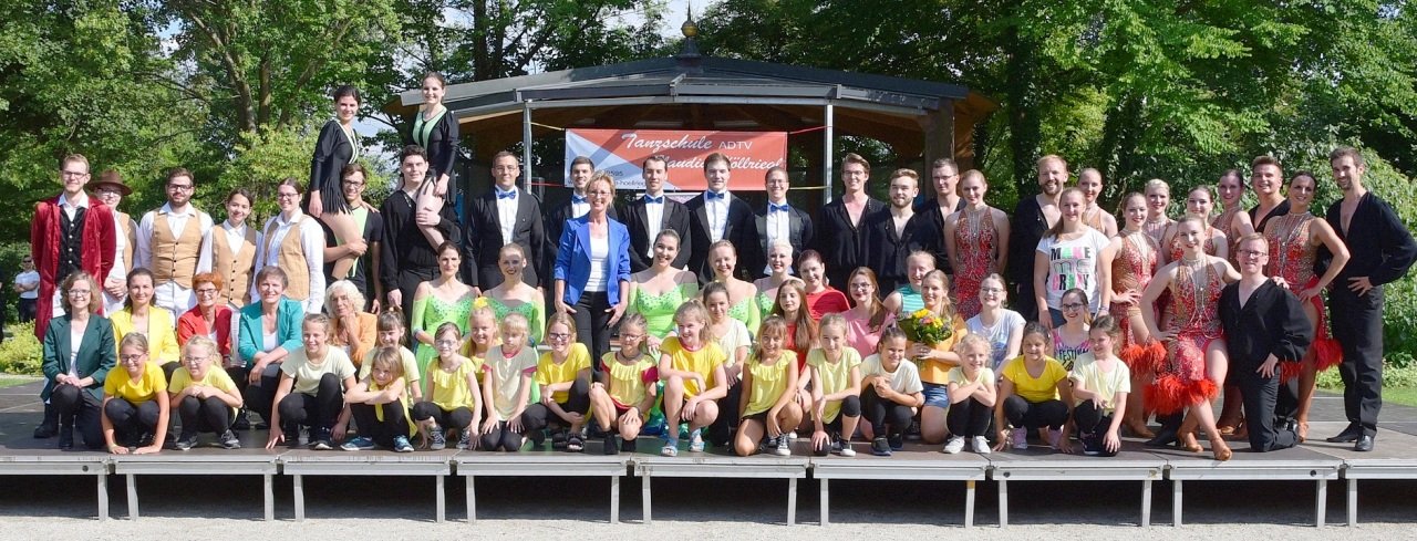 Sommerserenade Tanzschule Höllriegl (8)