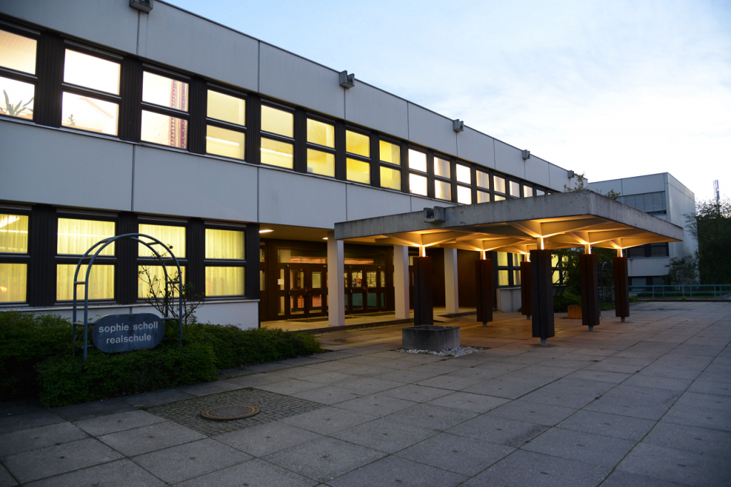 Diskussion um die Koedukation: Die Sophie-Scholl-Realschule in Weiden Foto: Kristine Mann
