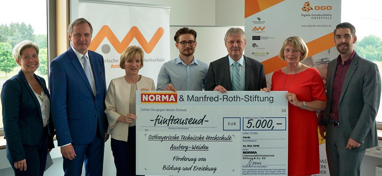 Spende Manfred Roth Stiftung OTH Amberg Weiden Duales Studium E-House Weiden Norma