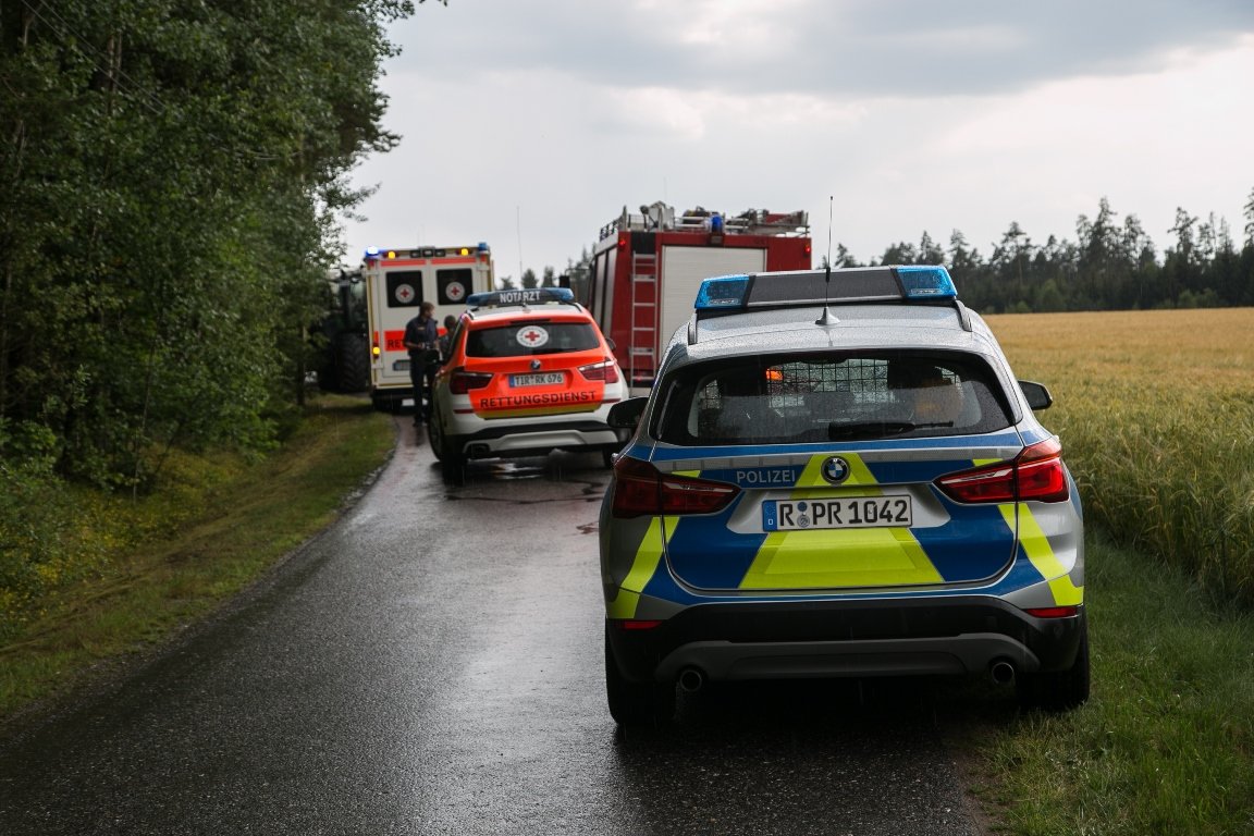Sturz Traktor Motorradfahrerin schwer verletzt Landkreis Tirschenreuth Bilder NEWS5 Wellenhöfer7