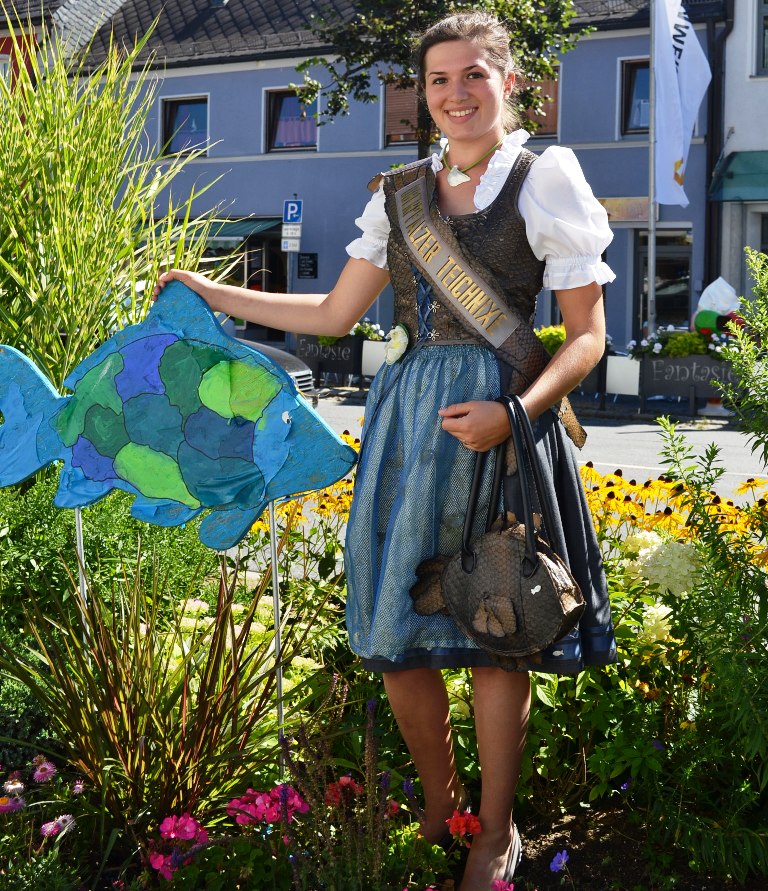 Die Oberpfälzer Teichnixe Lena Bächer ist die Repräsentantin des Karpfens aus dem Landkreis Tirschenreuth.