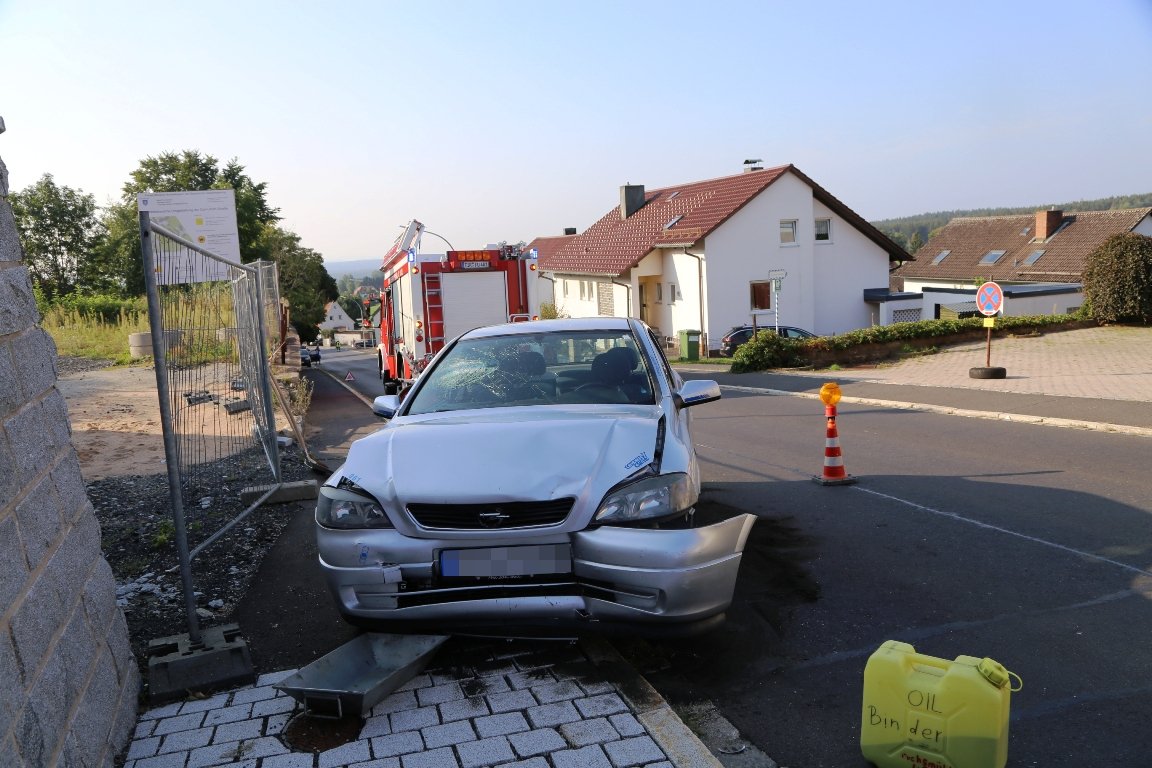 Unfall Fuchsmühl Feuerwehreinsatz Anfahrt (2)