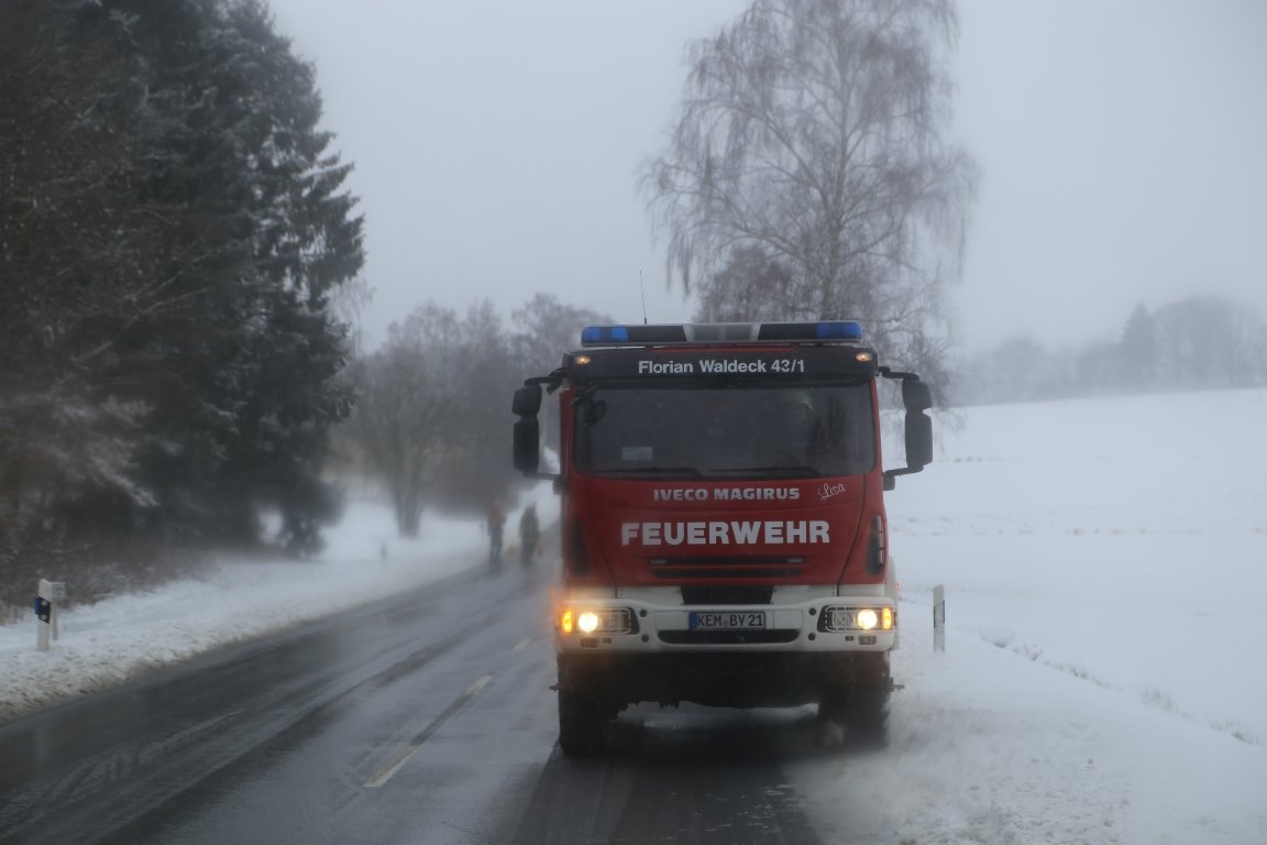Unfall Autounfall Schnee Von Straße abgekommen Frau verletzt Kemnath Bilder NEWS5 Wellenhöfer11