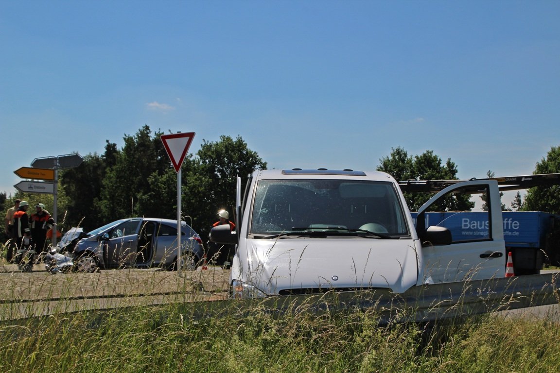 Unfall Döllnitz-Kreuzung Pressath (4)