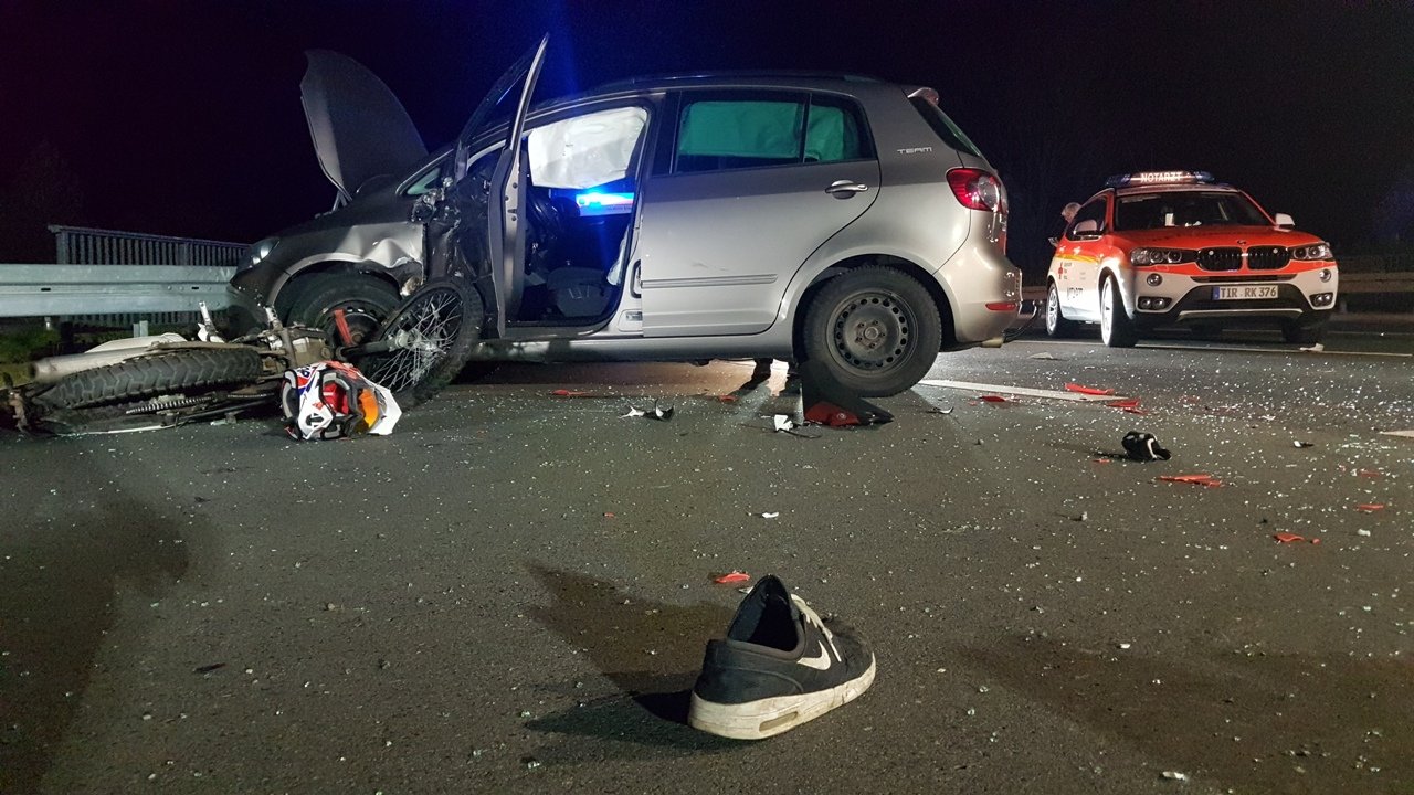 Unfall Kastl Kemnath Motocross in VW-Golf Jugendliche schwer verletzt Bilder NEWS5 Wellenhöfer01