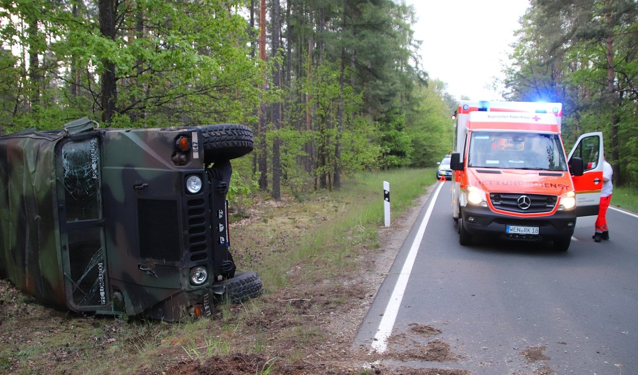 Unfall Mantel Hütten Parkstein (1) Geländewagen kracht in Reh Wildunfall 2