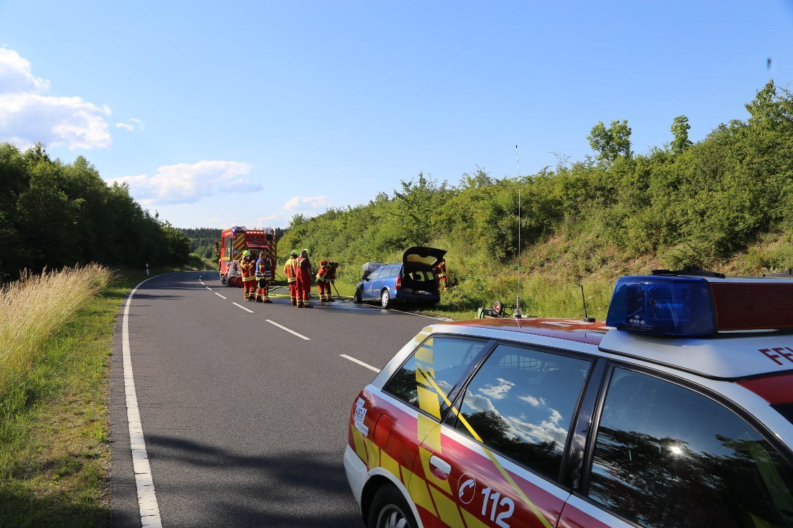 Unfall Neustadt Opel Brand Feuer Feuerwehr 2
