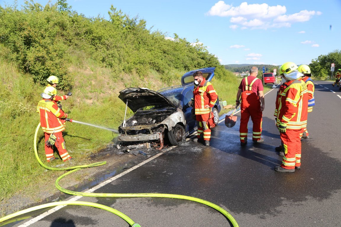 Unfall Neustadt Opel Brand Feuer Feuerwehr 4