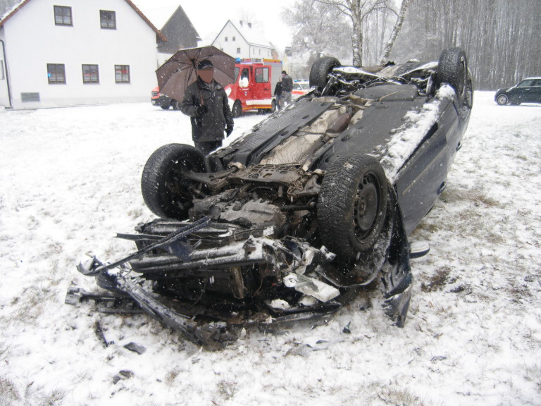 Auch dieser Fahrer erlitt schwerste Verletzungen. Und auch hier ist es ein Totalschaden Foto: PI Neustadt/WN