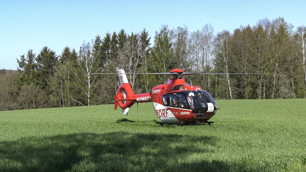 Unfall Traktor Neualbenreuth Motorradfahrer schwer verletzt (12)
