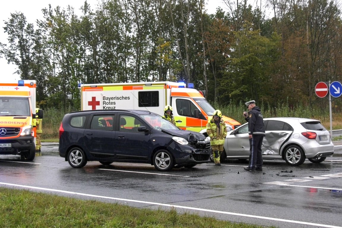 Unfall Verkehrsunfall Autounfall Altenstadt Pendlerparkplart Autobahnauffahrt Bilder NEWS5 Wellenhöfer06