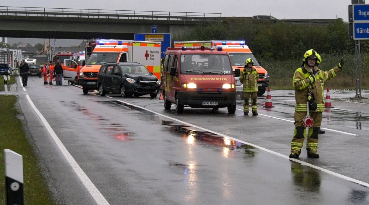 Unfall Verkehrsunfall Autounfall Altenstadt Pendlerparkplart Autobahnauffahrt Bilder NEWS5 Wellenhöfer09