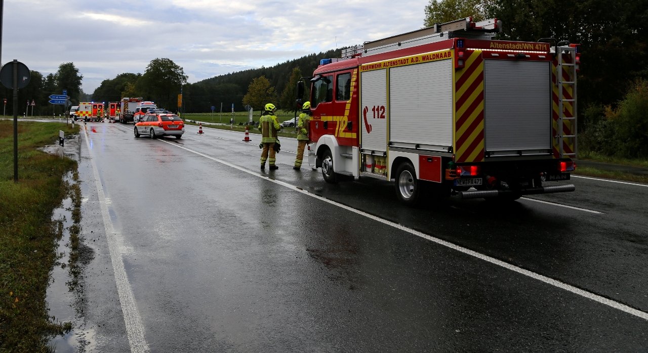 Unfall Verkehrsunfall Autounfall Altenstadt Pendlerparkplart Autobahnauffahrt Bilder NEWS5 Wellenhöfer14