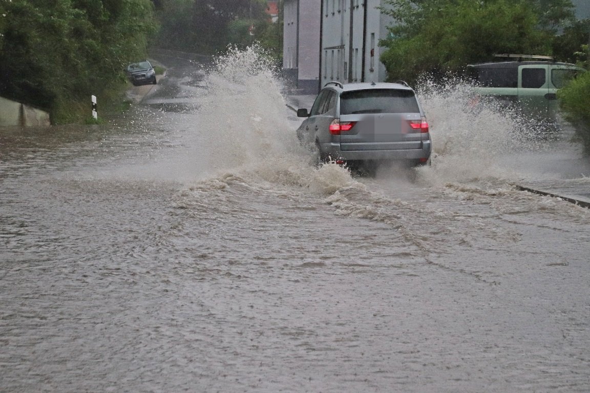 Der Starkregen hat vielerorts für Überflutungen gesorgt.