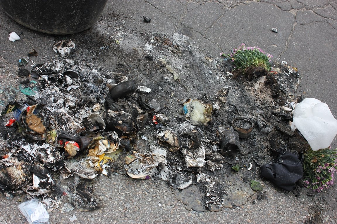 Vandalismus Pleystein Polizei 2 Müll Brand Feuer Symbol Symbolbild