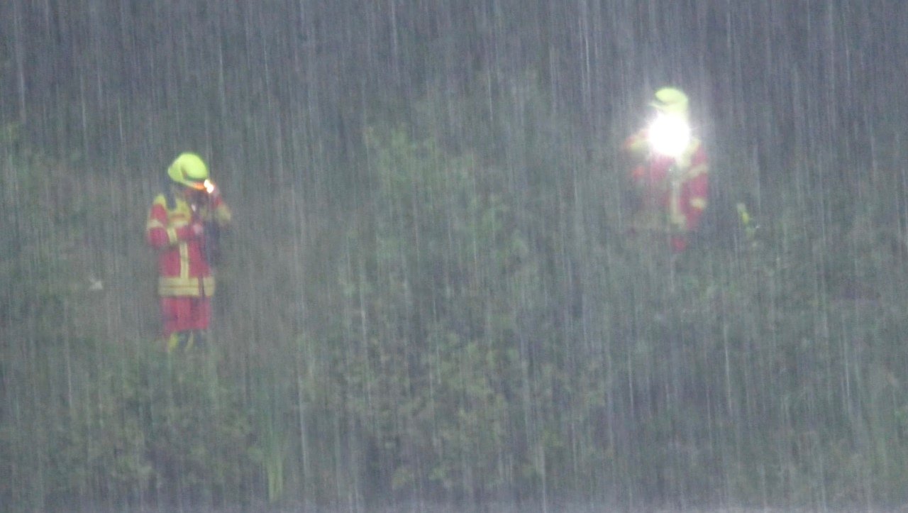 Starker Regen und Gewitter erschwerten die Suche nach dem Vermissten - und sorgten für zusätzliche Arbeit für die Einsatzkräfte.