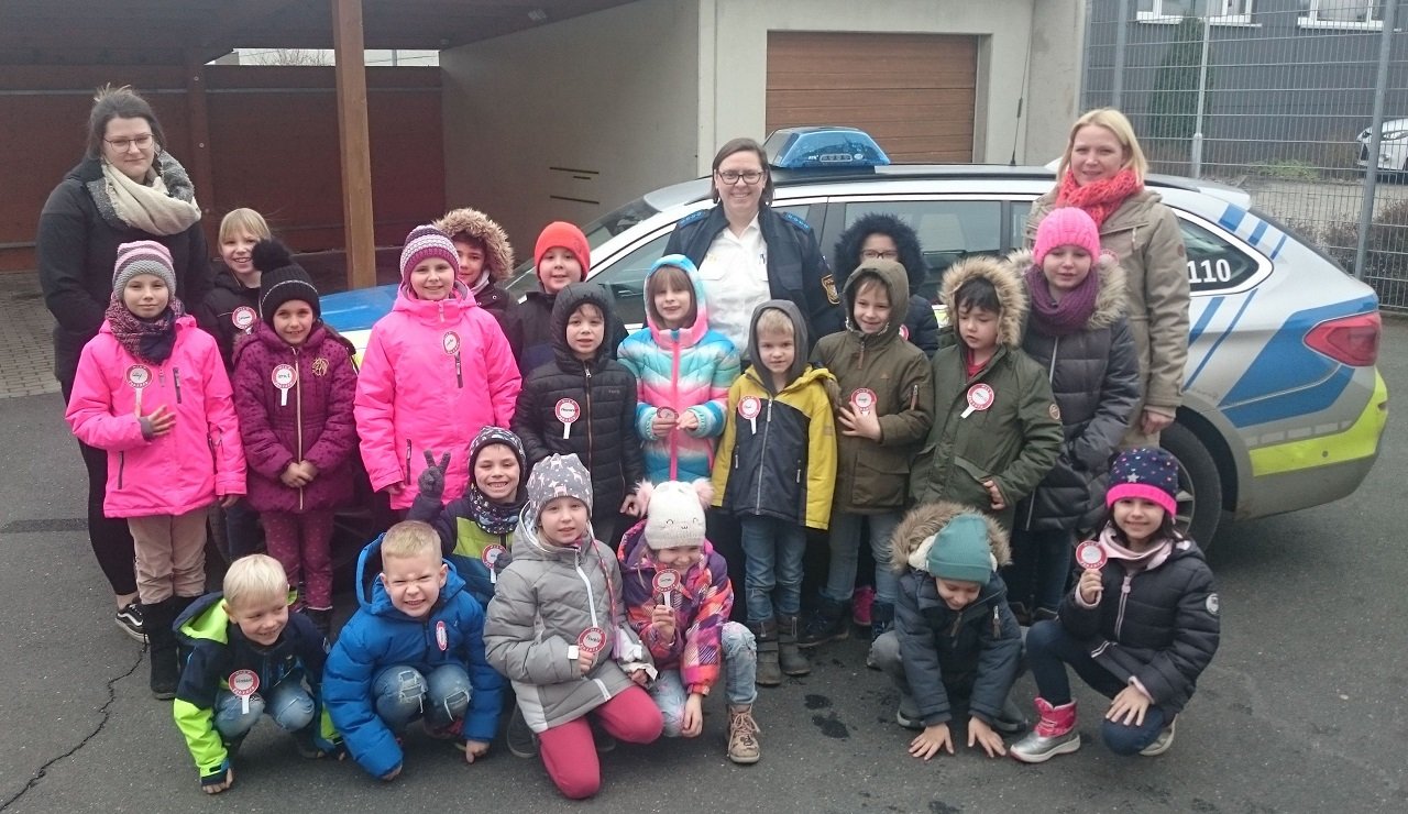 Waldsassen_Kinderhort des Kinderhauses Tausendfüßler besuchen Polizei