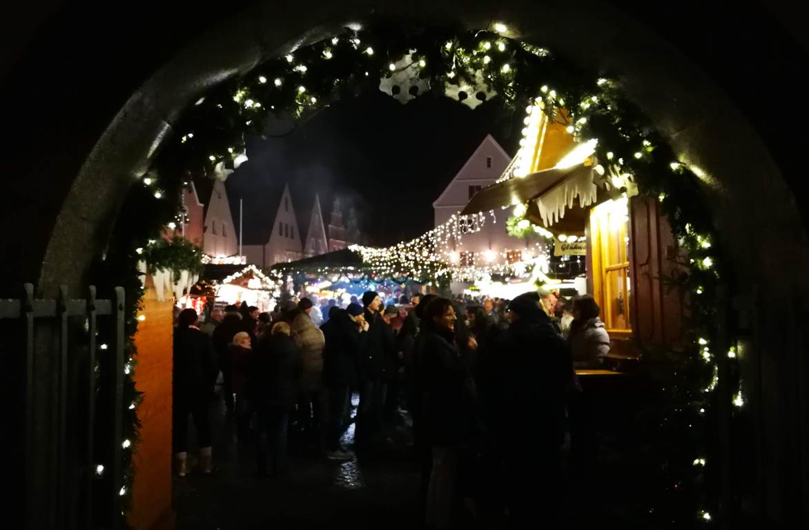 Christkindlmarkt in Weiden. Bild: OberpfalzECHO/Kristine Mann