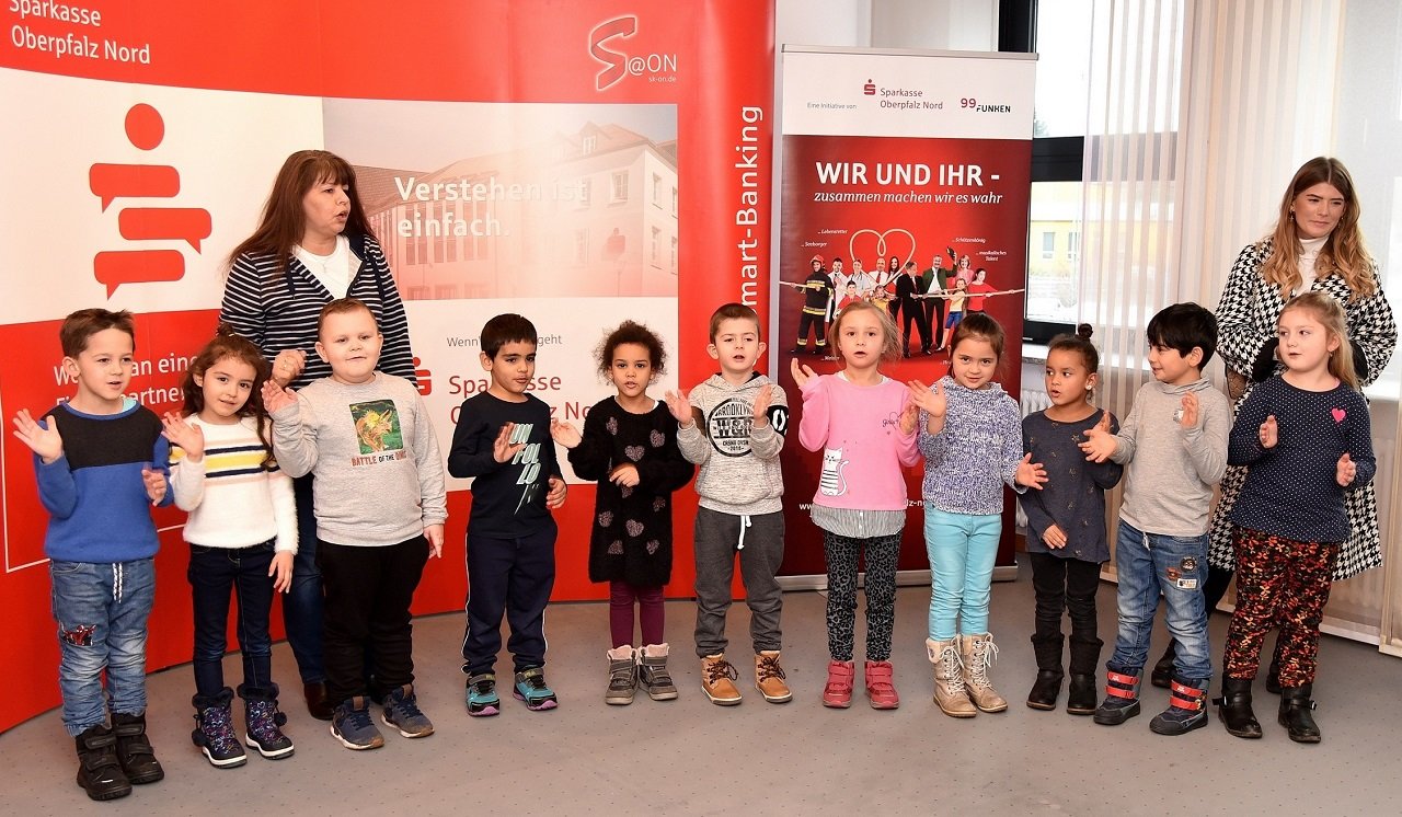 Der Kindergarten Spatzennest mit Luisa-Marie Bäumler (rechts) und Gabriele Schmalzl.