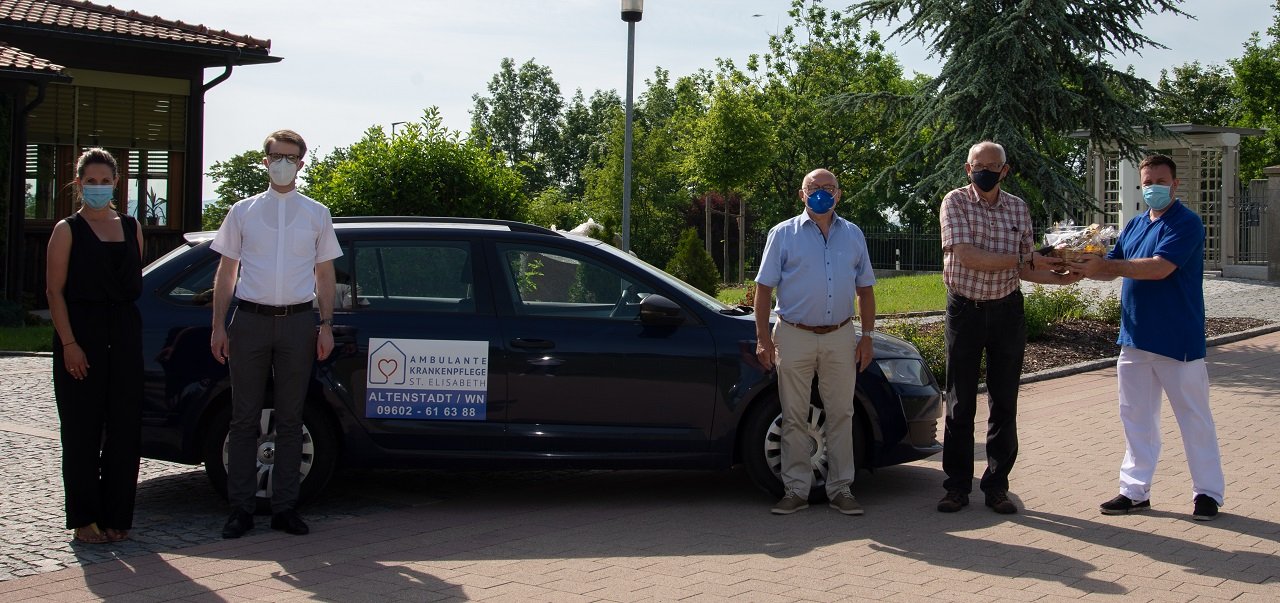 Witron spendet Auto für die Ambulante Krankenpflege Altenstadt Bild Witron Parkstein