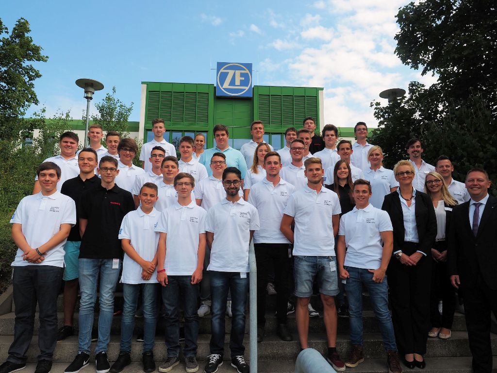 Bei ZF in Auerbach starten 25 Auszubildende ins Berufsleben