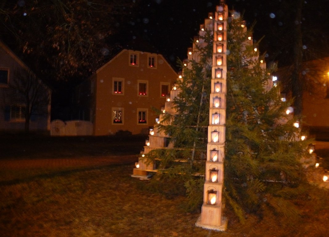 Ziegelpyramide Kaltenbrunn Weihnachten in Kaltenbrunn