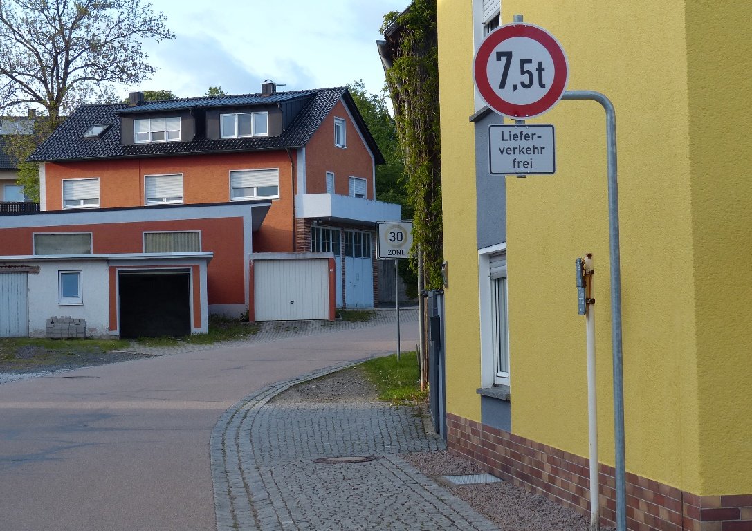 Zur Hohen Straße Neudorf bei Luhe 7,5 Tonnen Neudorf Luhe kein Schwerlastverkehr Keine LKW Schild Verkehrsschild