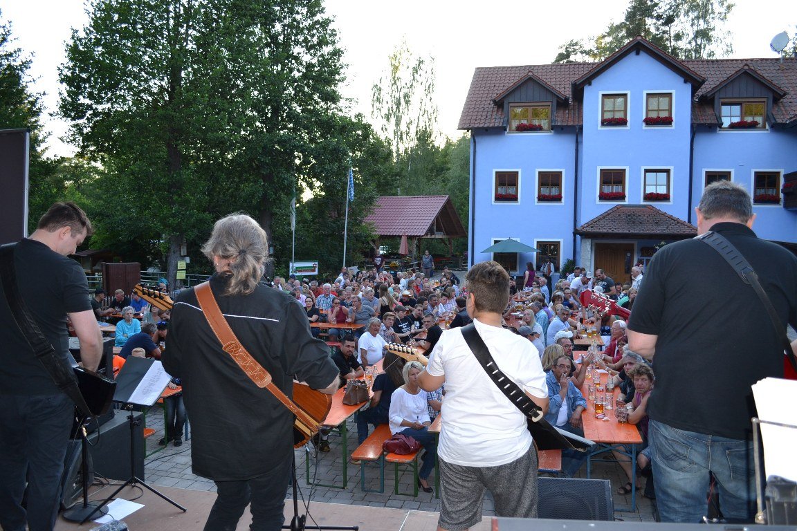 Schon beim 30. Bandjubiläum begeisterten die Musiker ihre Fans auf der Schweinmühle. Foto: Archiv Udo Fürst