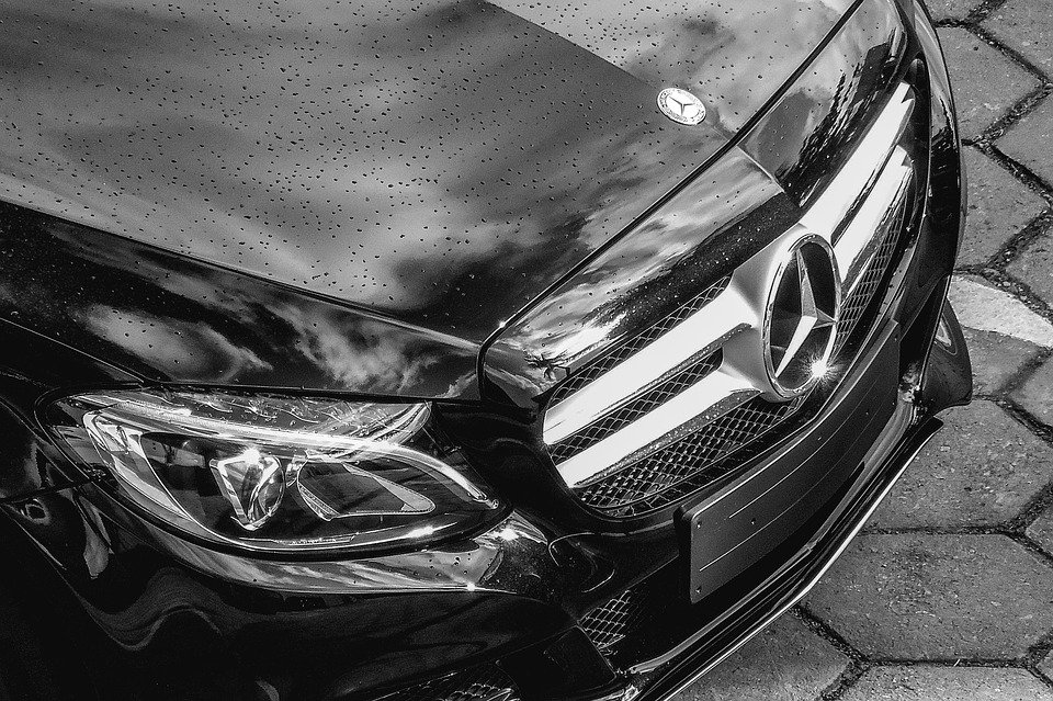 Mercedes Auto Symbolbild