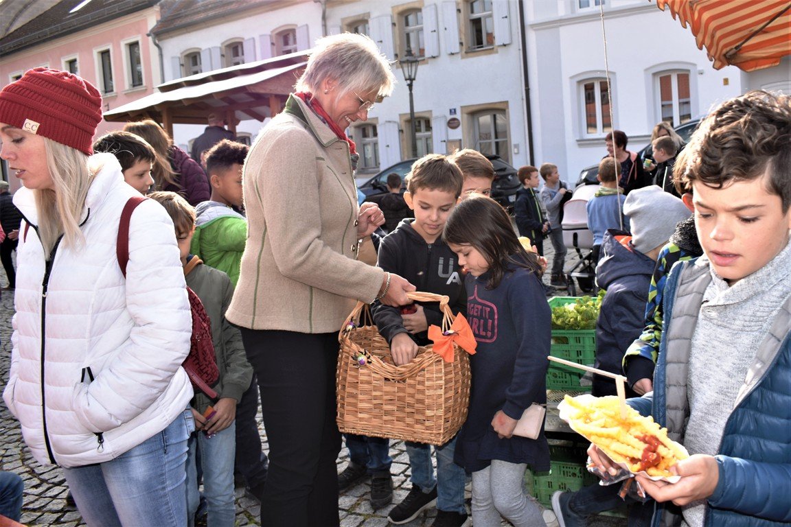 Grafenwöhrer Wochenmarkt hält Herbstfest