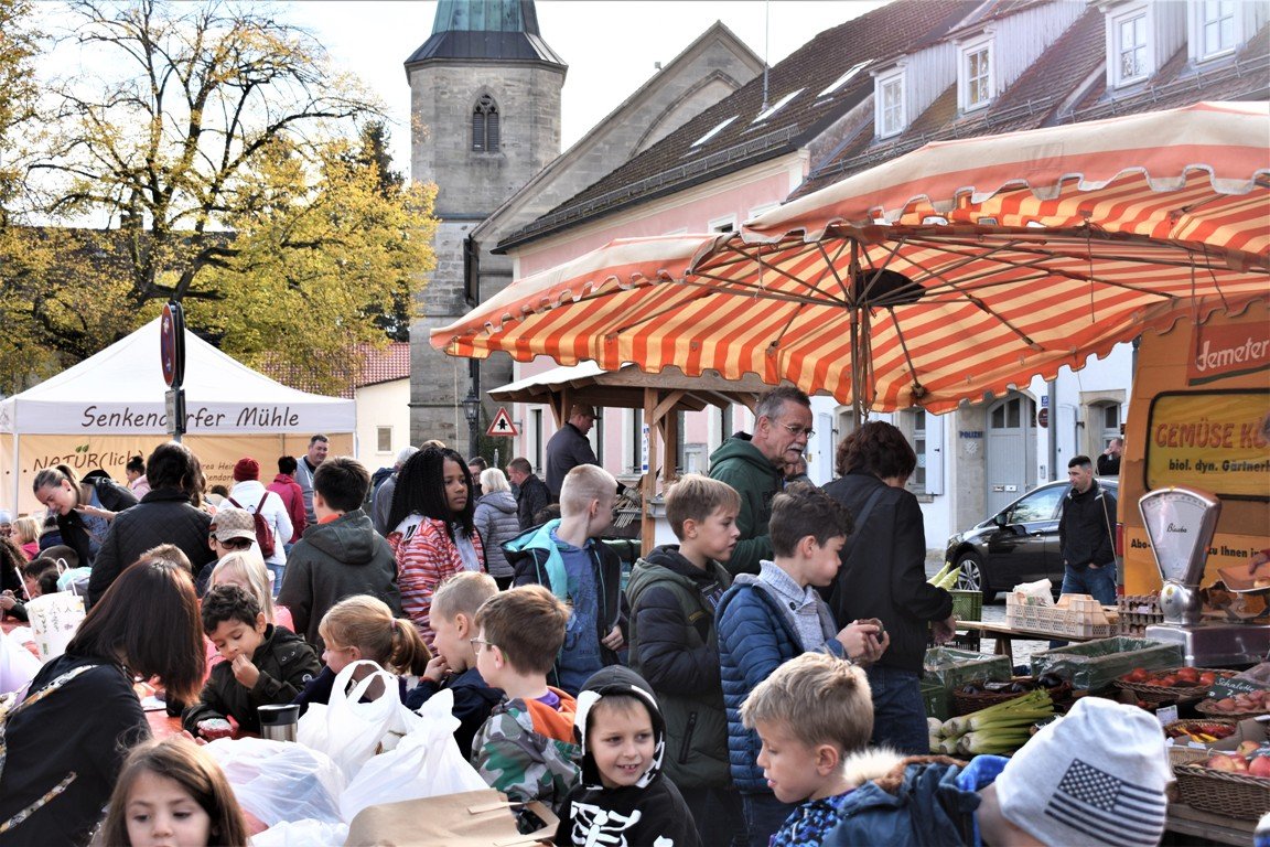 Grafenwöhrer Wochenmarkt hält Herbstfest