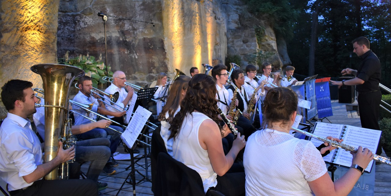 Sommerserenade der Musikschule VierStädtedreieck auf der Naturbühne am Schönberg