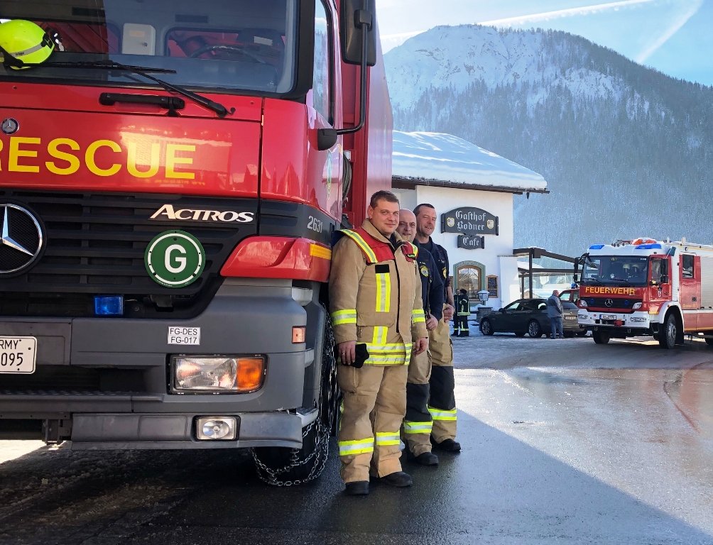 US Firefighters Einsatz Schneemassen Berchtesgaden