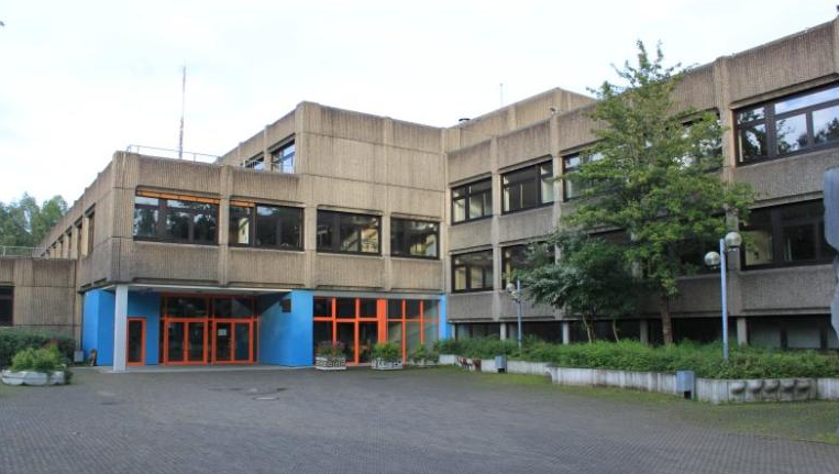 In der Turnhalle des Gymnasiums in Neustadt sollen ab Mittwoch 200 Asylbewerber untergebracht werden (Bild: privat)