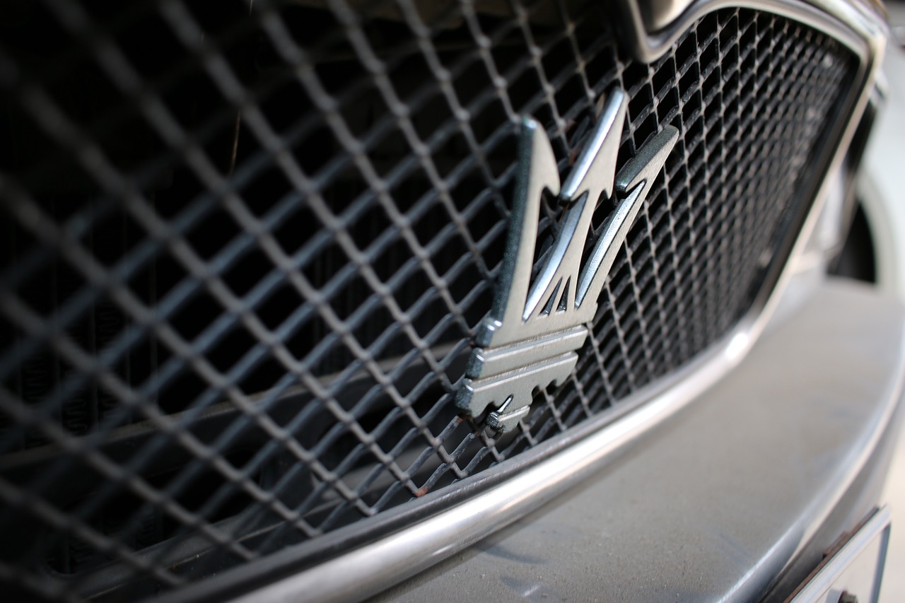 Mit einem Maserati in schwarz war der US-Amerikaner in Weiden unterwegs (Symbolbild)